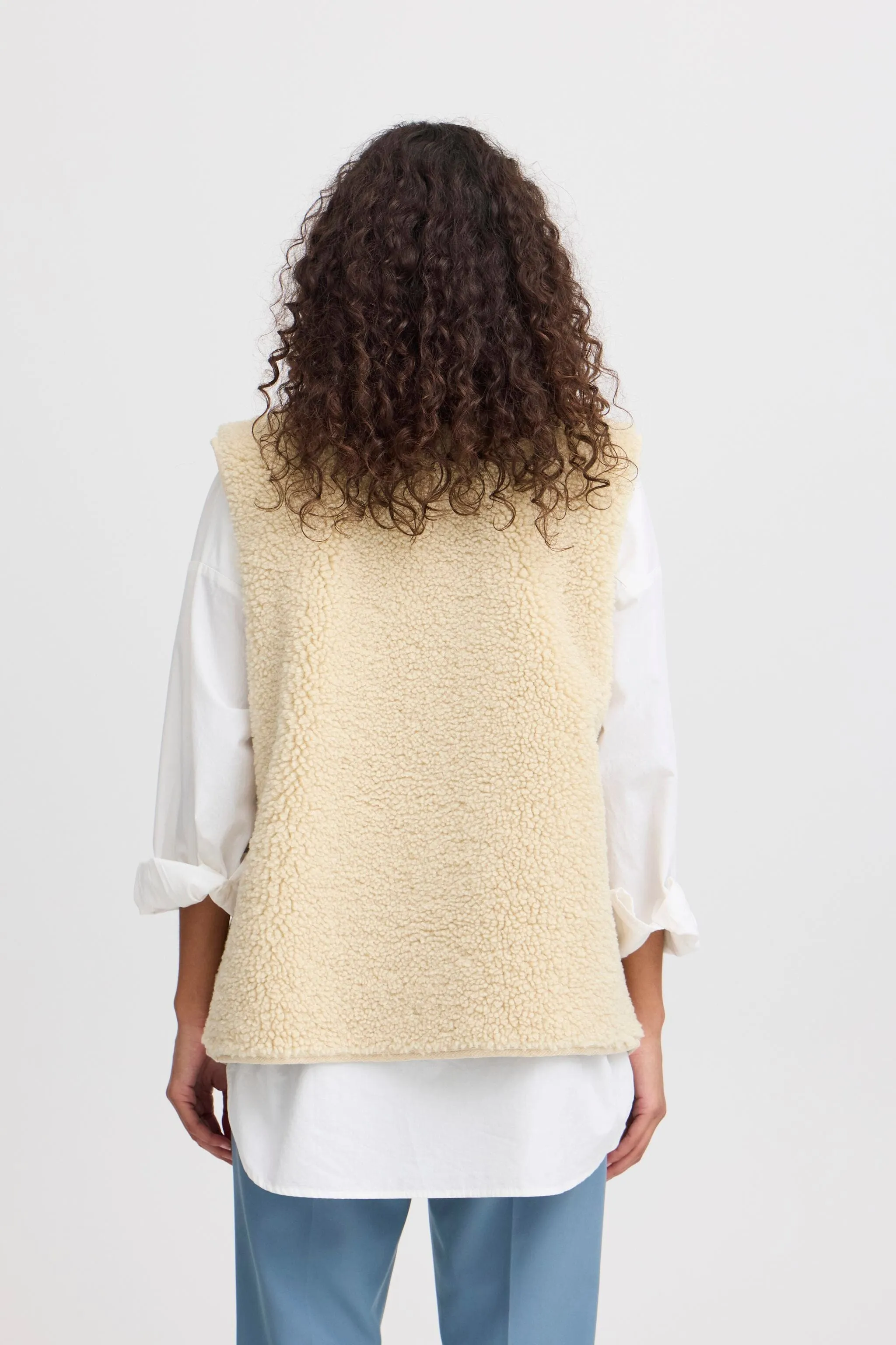 ALMOND MILK SHERPA VEST