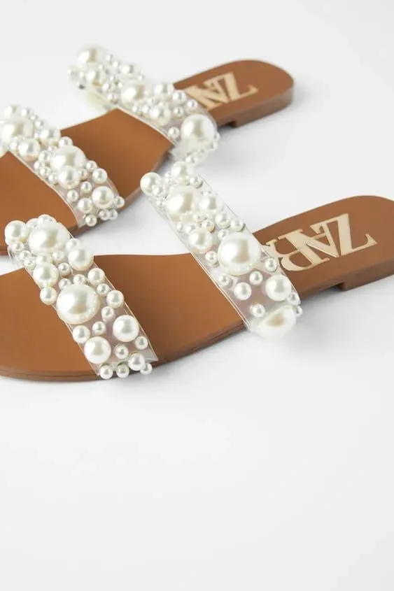 FLAT VINYL PEARL BEAD SANDALS - BEIGE