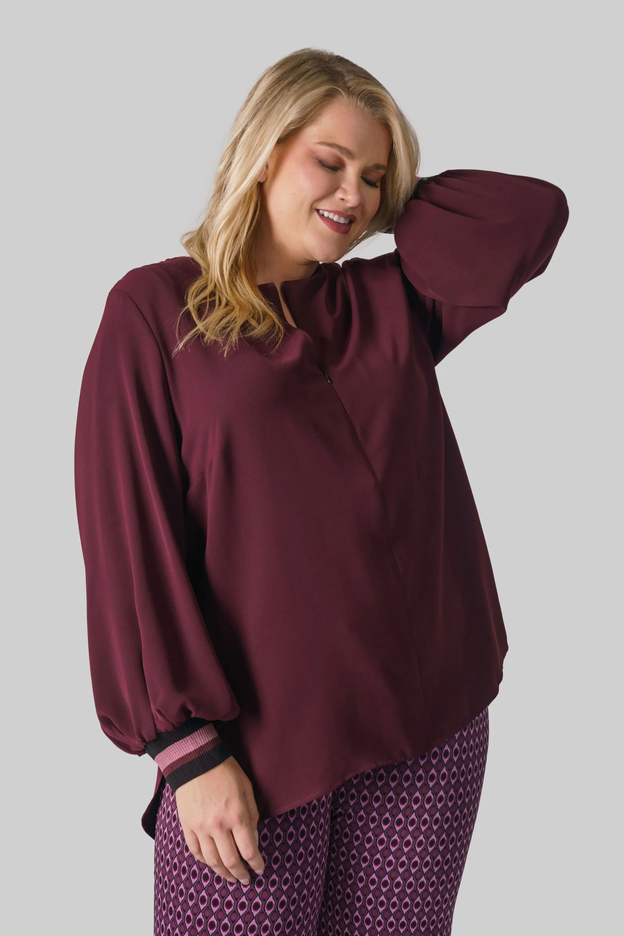 SPORTY BLOUSE